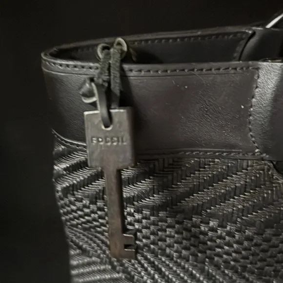 Black woven Fossil purse - Picture 2 of 5